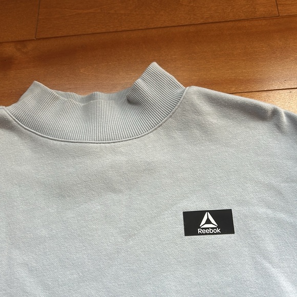 Reebok Cropped Crewneck - Picture 2 of 5